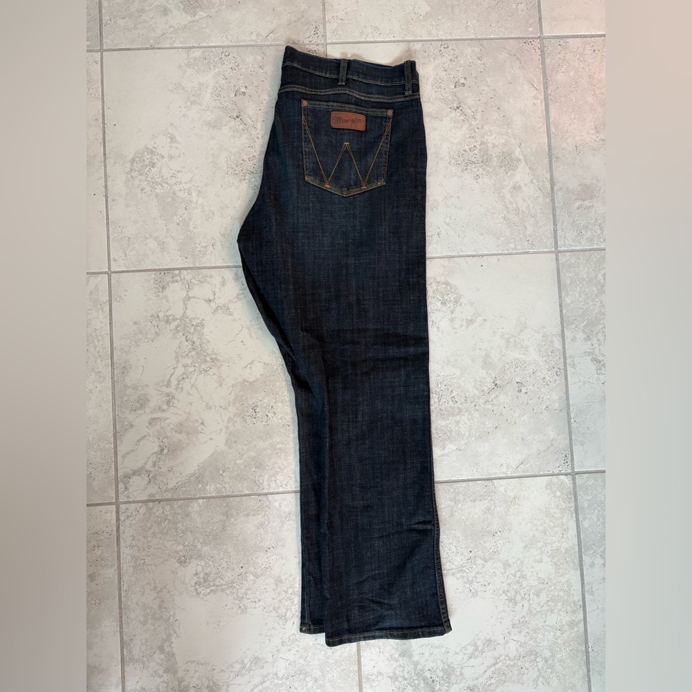 Wrangler Men's Deep Indigo Straight Jeans 42x32